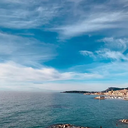 Sea View French Riviera Apartment *